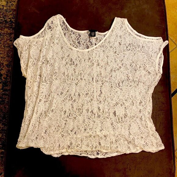 Torrid White Lace Short Sleeve Cold Shoulder Top - Picture 1 of 6